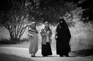 سفور الفتاة وتبرج المرأة.. لماذا يرفضه الإسلام؟
